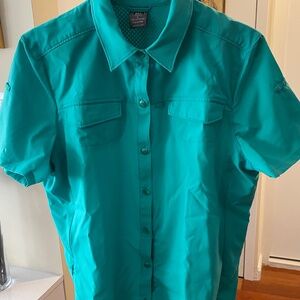 Ladies REI green polyester blouse